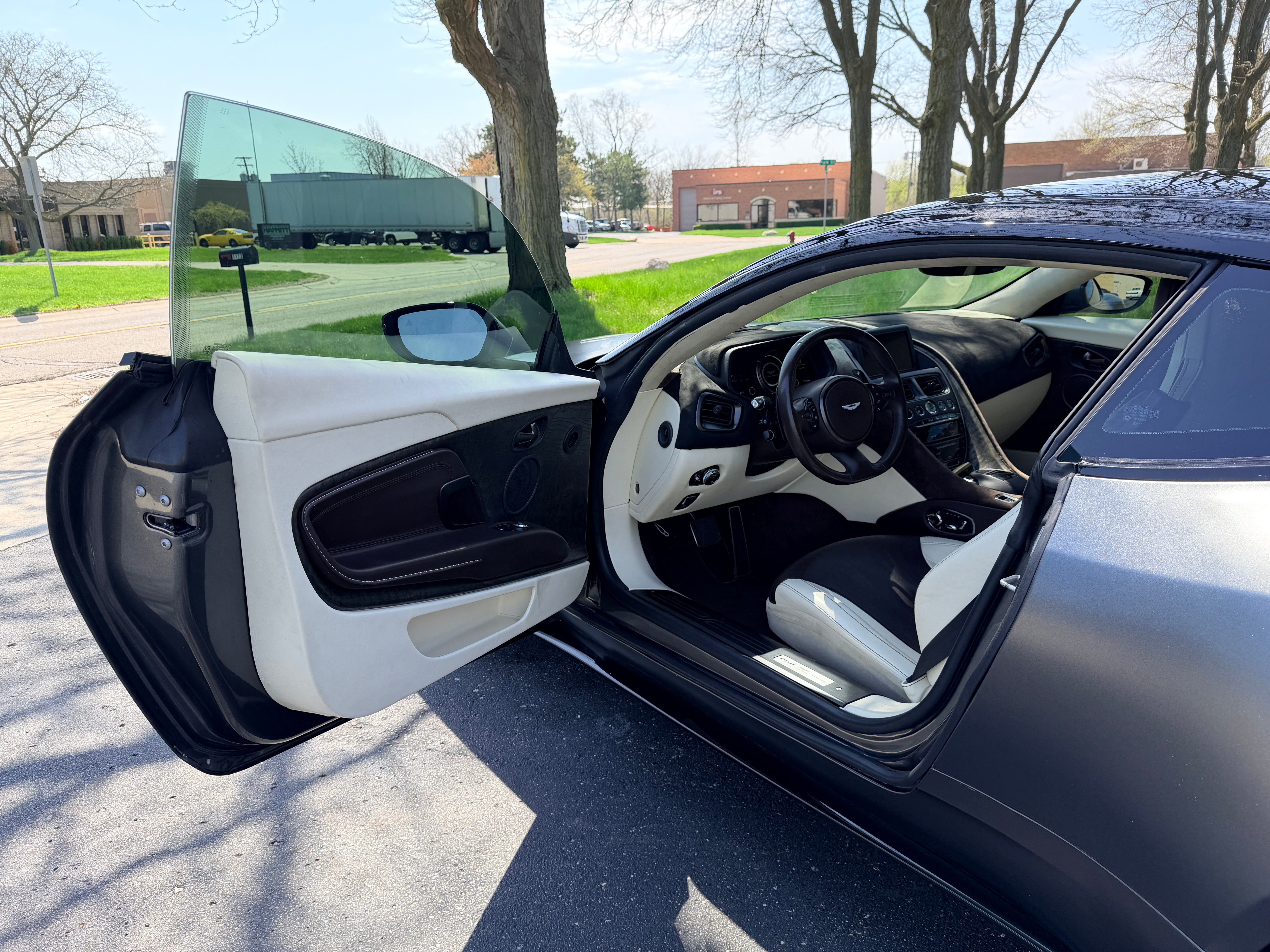 2019 Aston Martin DB11 V8 2D Coupe