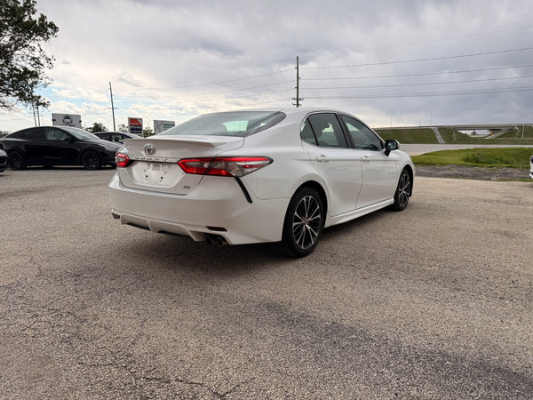 2018 Toyota Camry SE 4D Sedan