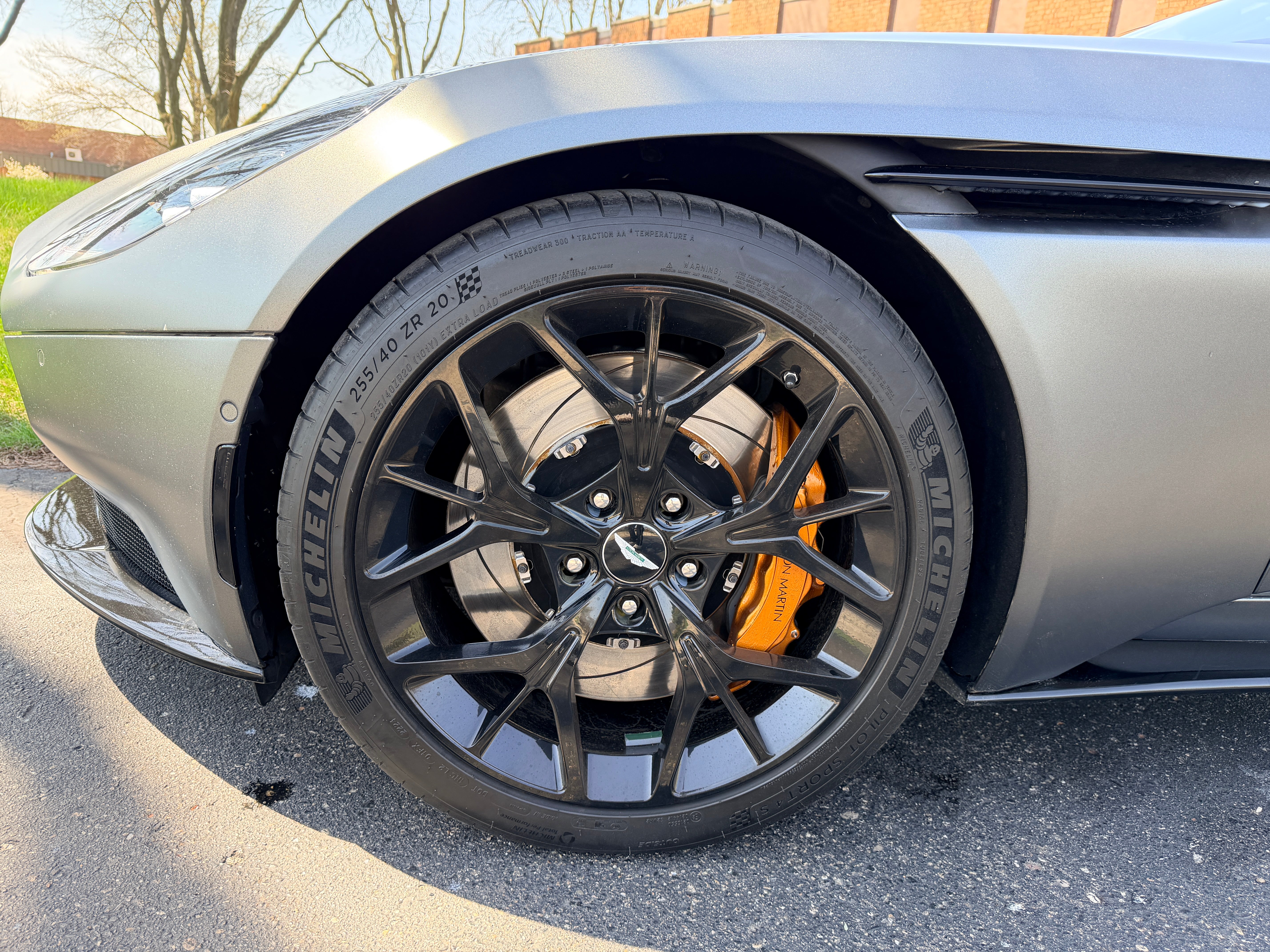 2019 Aston Martin DB11 V8 2D Coupe