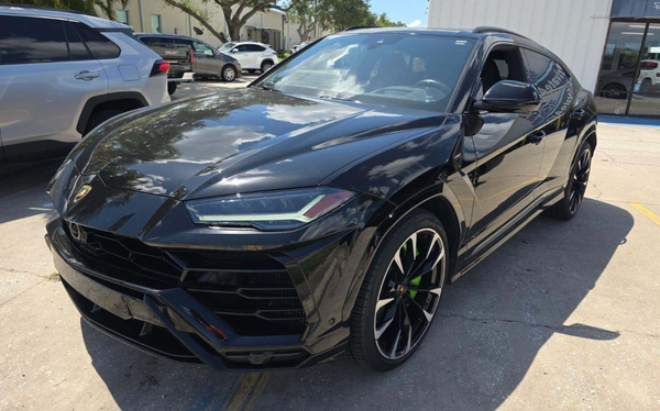 2019 Lamborghini Urus 4D SUV