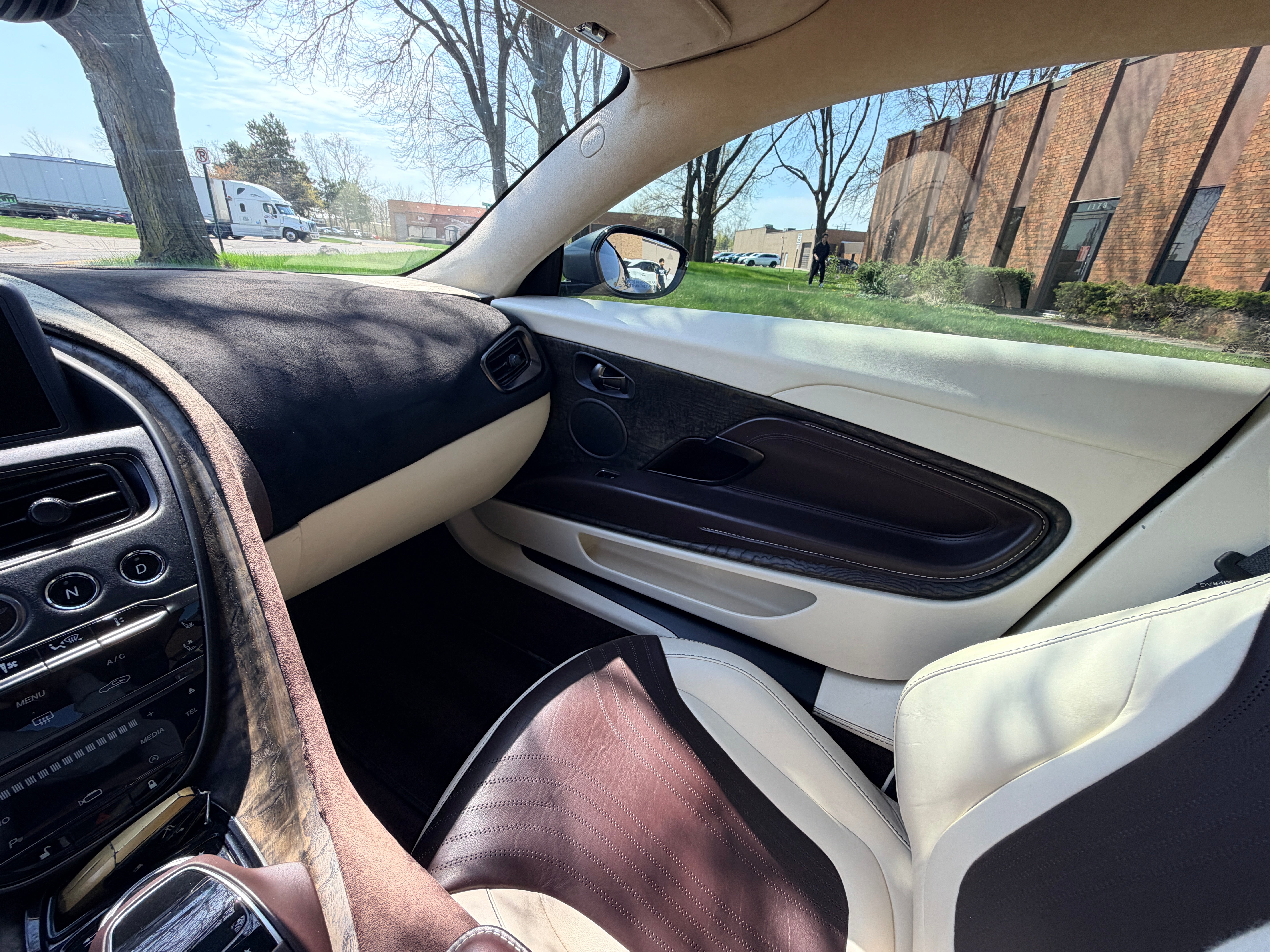 2019 Aston Martin DB11 V8 2D Coupe