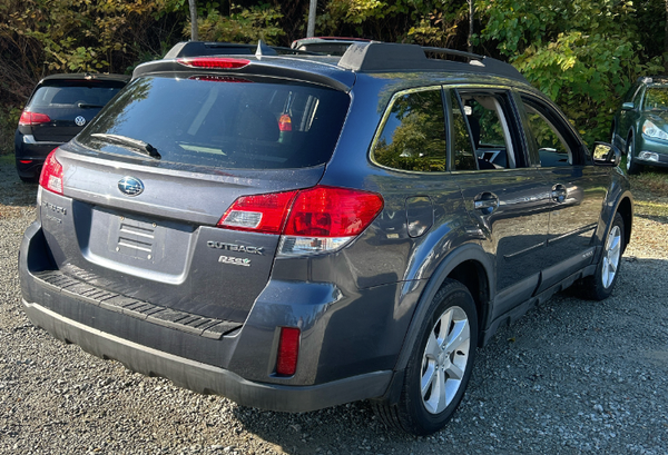 2014 Subaru Outback 2.5i Premium 4D Wagon
