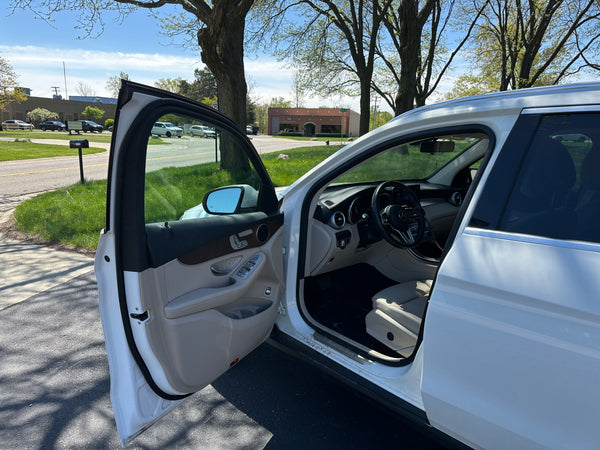 2021 Mercedes-Benz GLC 300 4MATIC 4D SUV