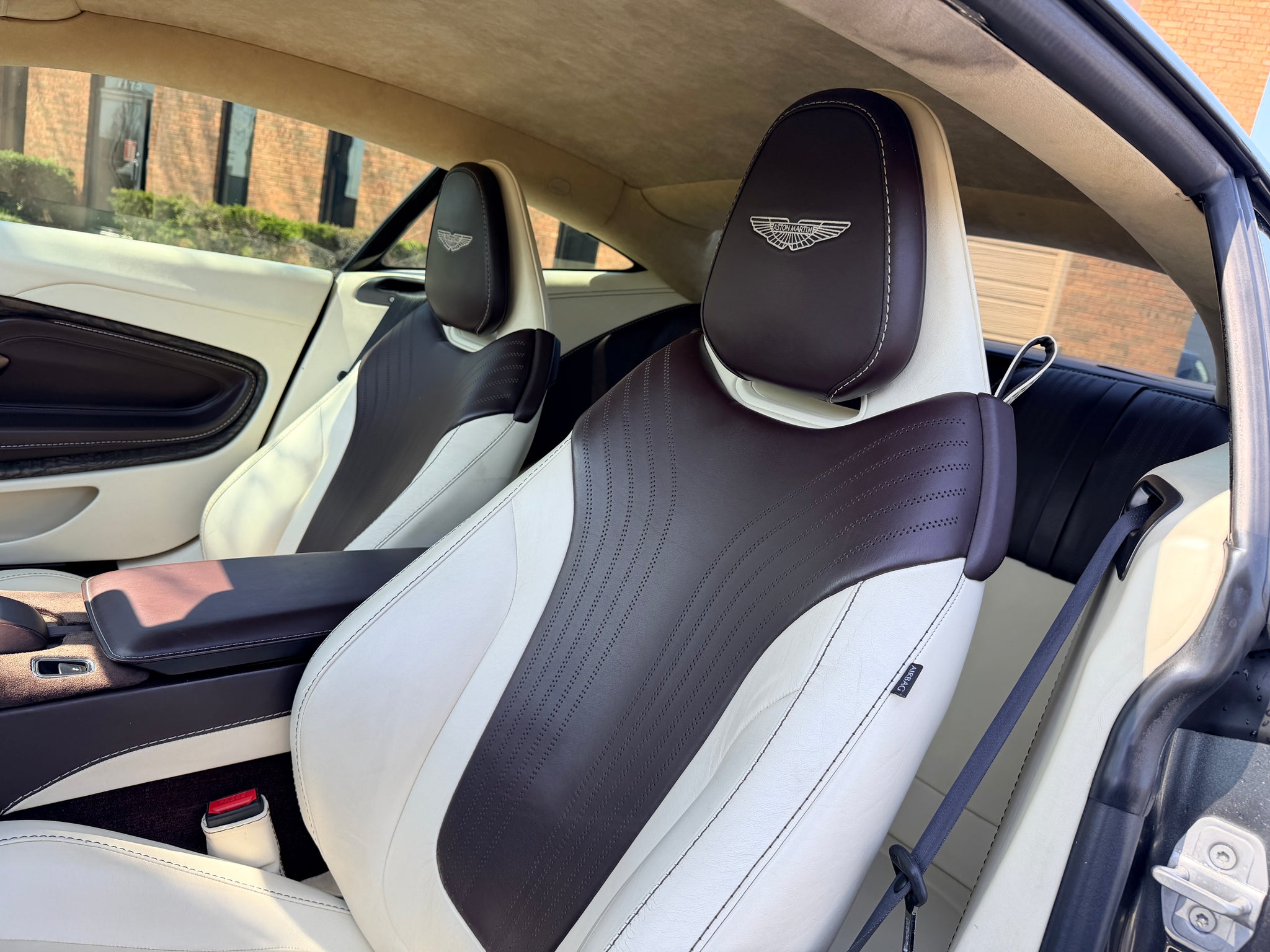 2019 Aston Martin DB11 V8 2D Coupe