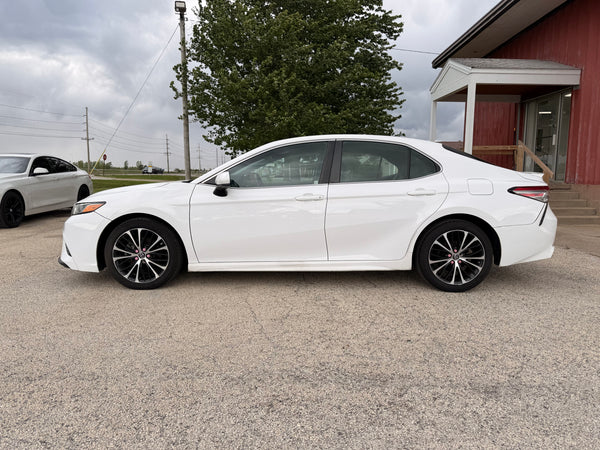 2018 Toyota Camry SE 4D Sedan
