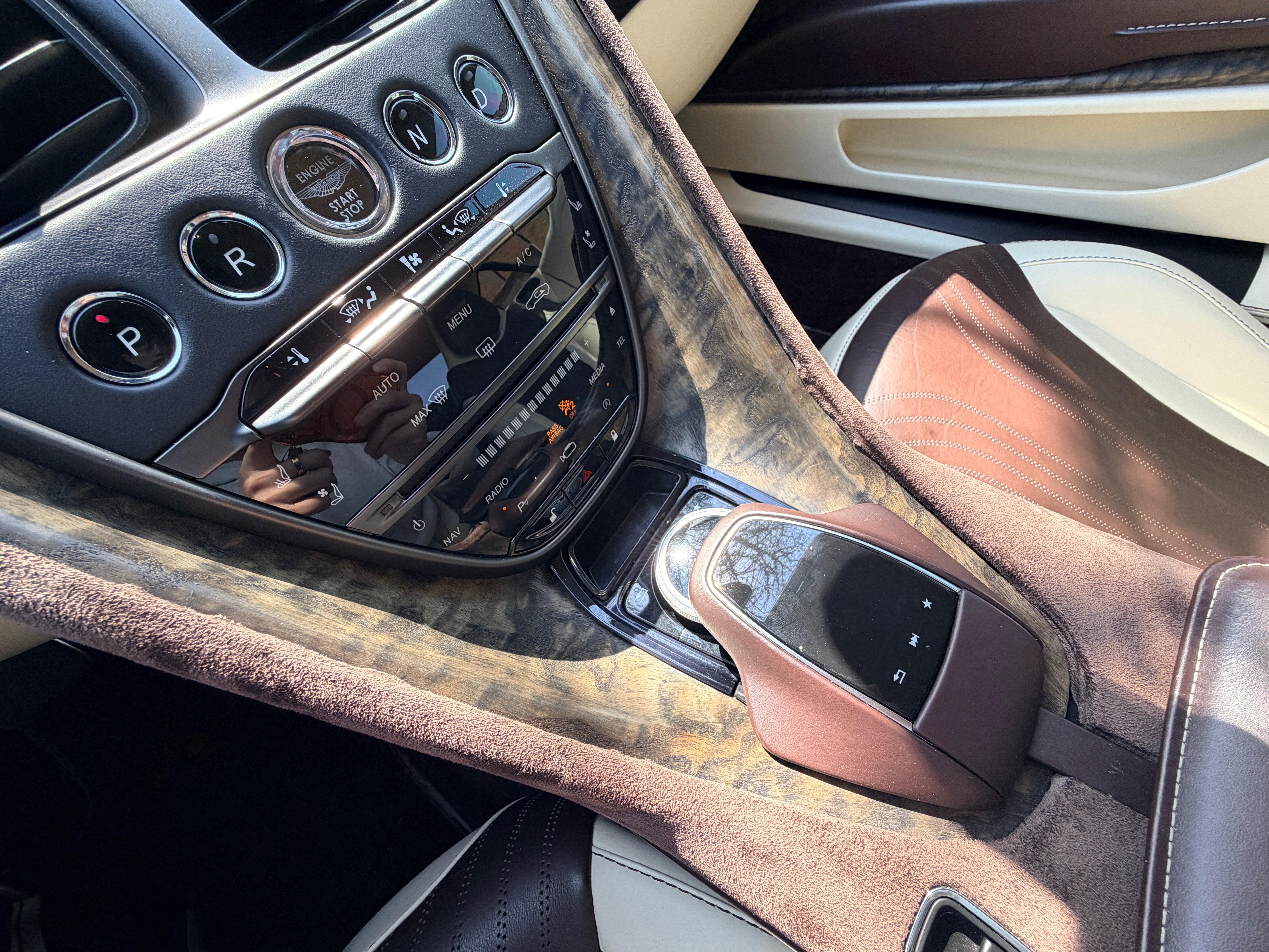 2019 Aston Martin DB11 V8 2D Coupe