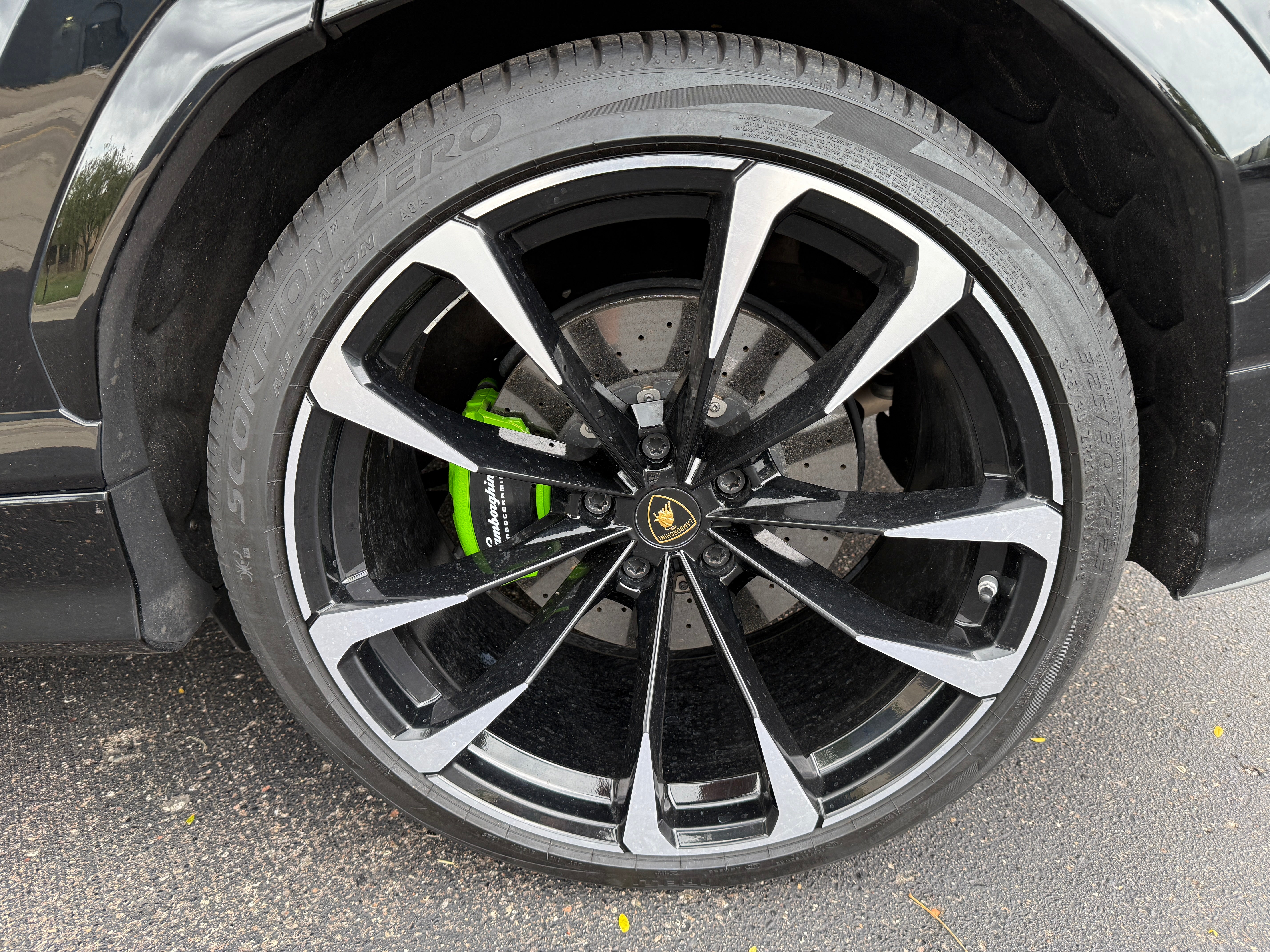2019 Lamborghini Urus 4D SUV