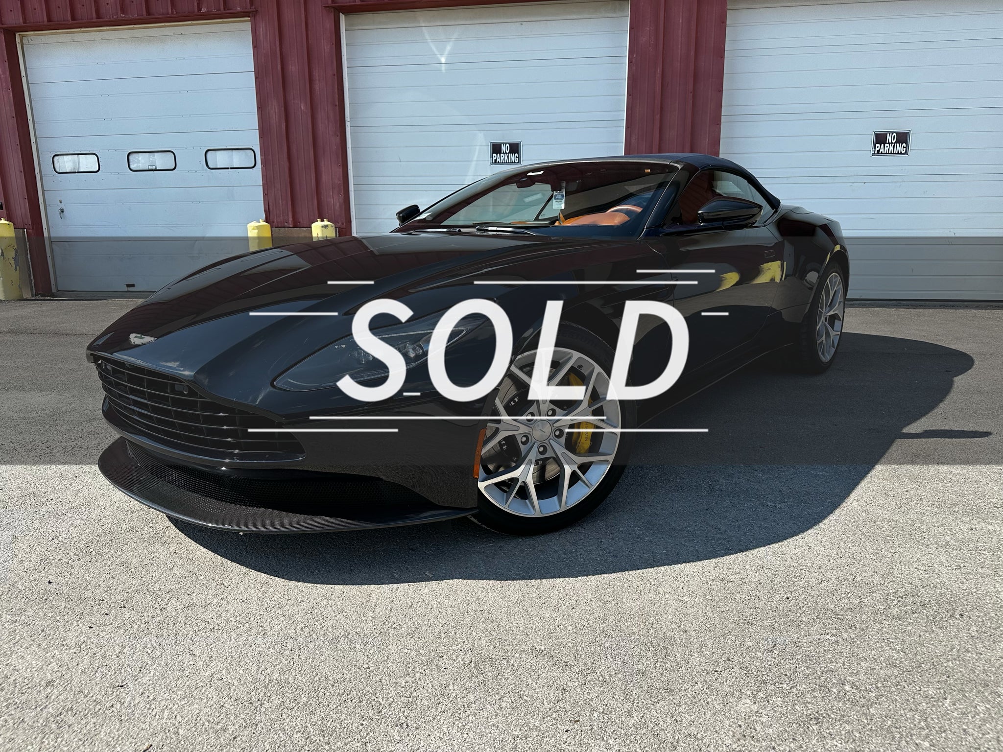 2019 Aston Martin DB11 Volante V8 2D Coupe