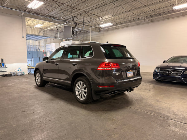 2013 Volkswagen Touareg TDI Sport 4D SUV