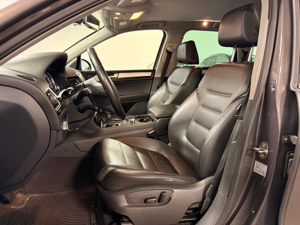 2013 Volkswagen Touareg TDI Sport 4D SUV