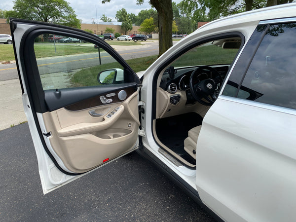 2019 Mercedes-Benz GLC 300 4MATIC 4D SUV