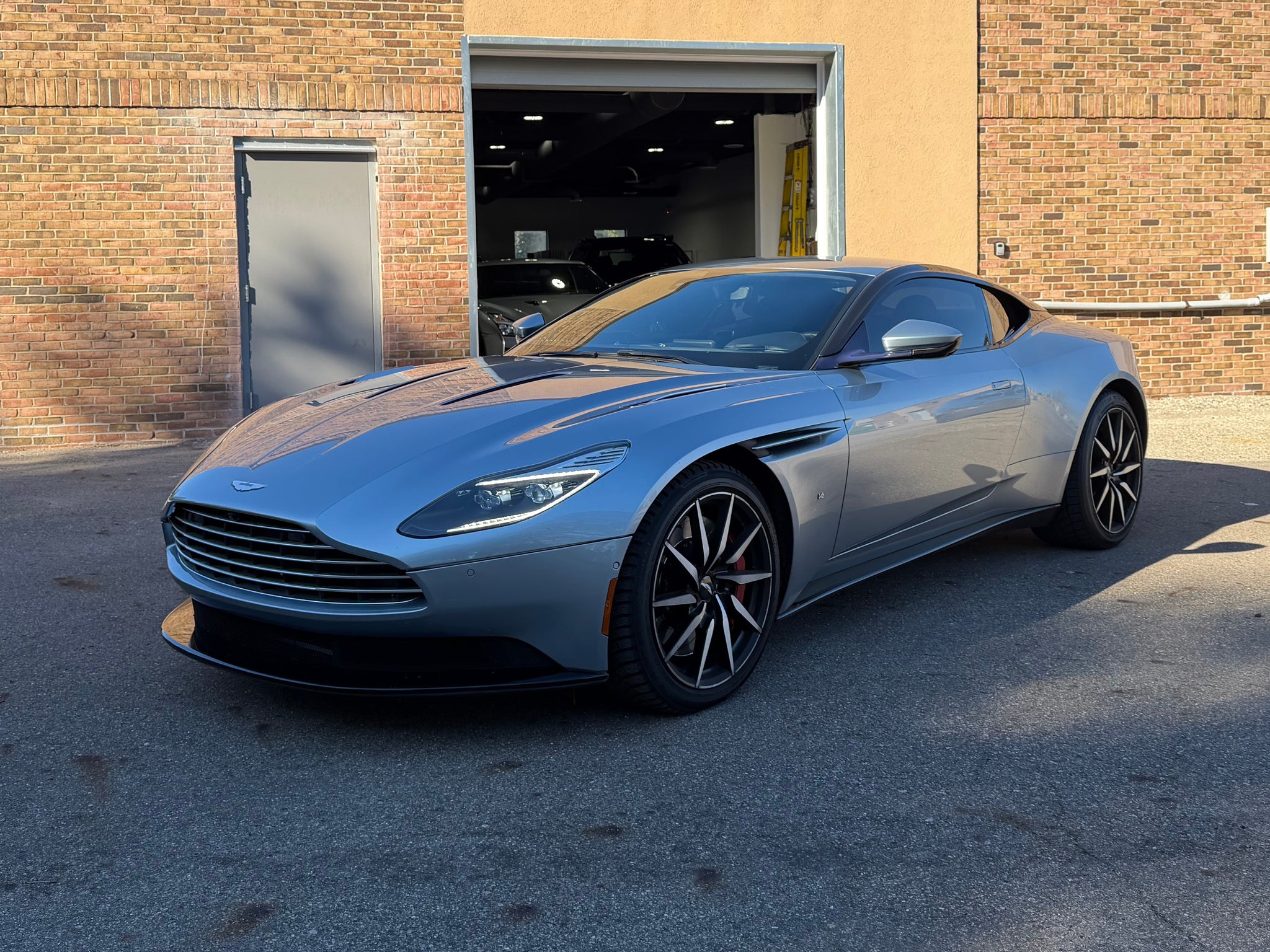 2018 Aston Martin DB11 V12 2D Coupe