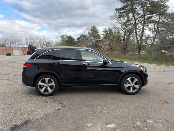 2016 Mercedes-Benz Glc300 4MATIC 4D SUV